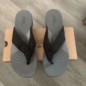 CLARKS Arla Glison Black Fabric Flip Flops Size 10